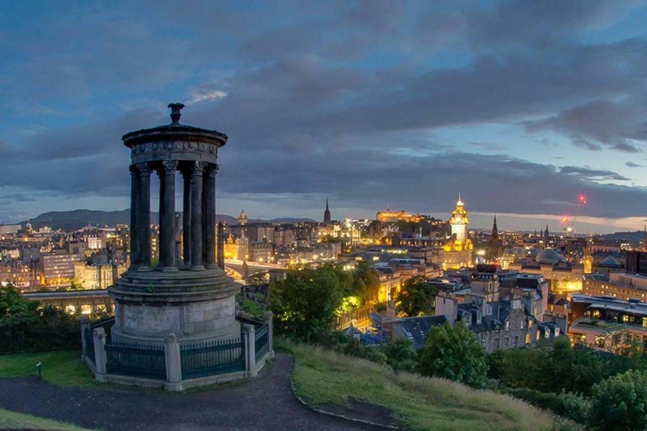 Altido Ultra Stylish Calton Road Apt W/ Parking Appartement Edinburgh Buitenkant foto
