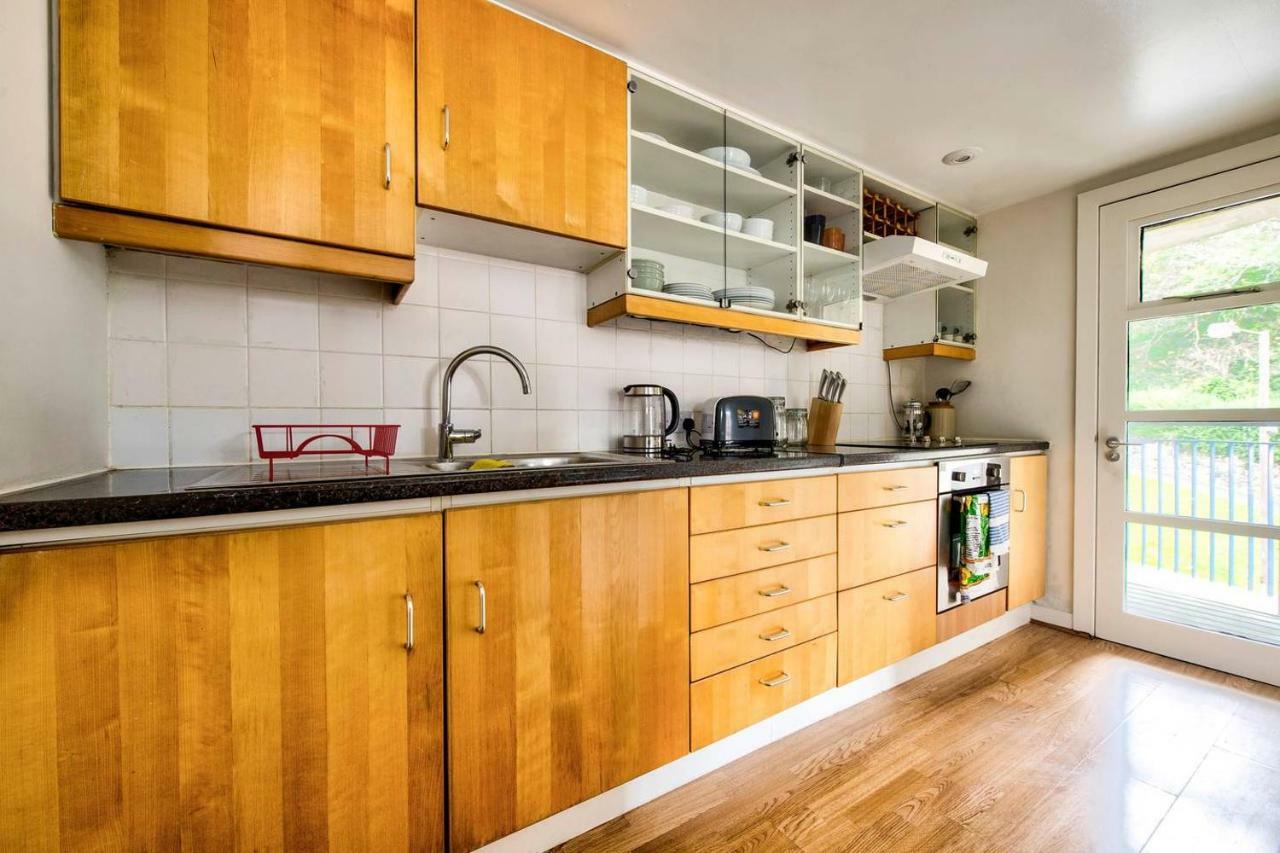 Altido Ultra Stylish Calton Road Apt W/ Parking Appartement Edinburgh Buitenkant foto