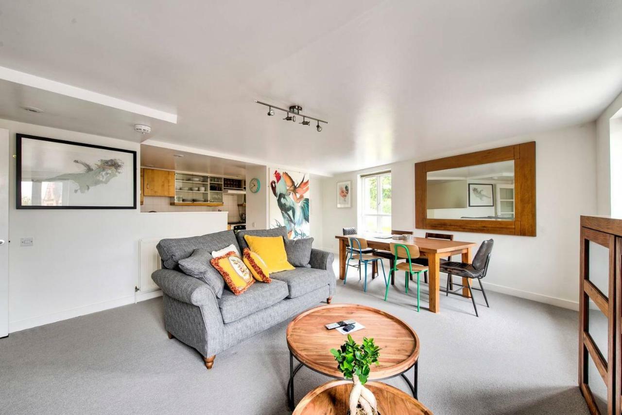 Altido Ultra Stylish Calton Road Apt W/ Parking Appartement Edinburgh Buitenkant foto