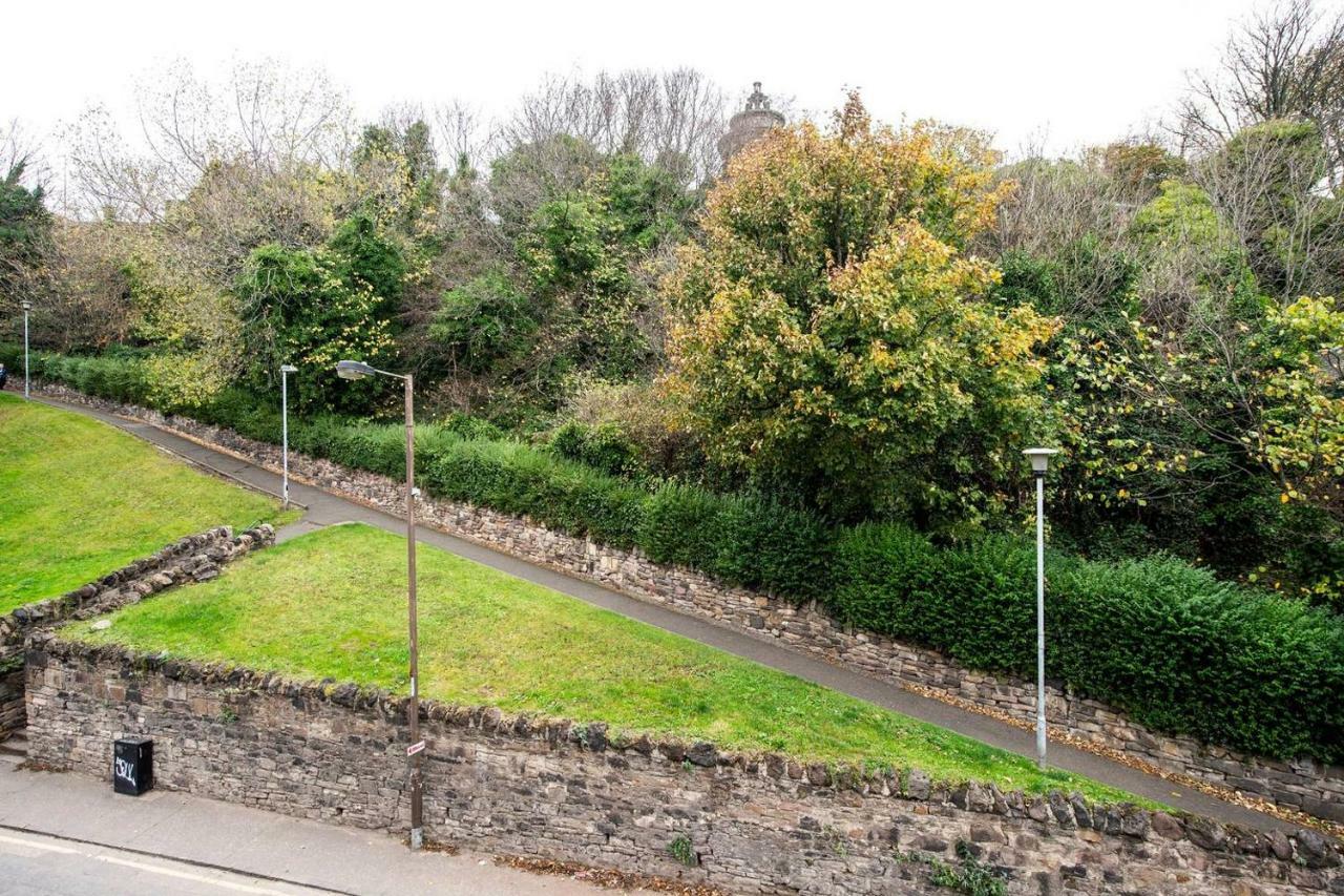 Altido Ultra Stylish Calton Road Apt W/ Parking Appartement Edinburgh Buitenkant foto